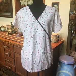 Absolute tie back scrub top